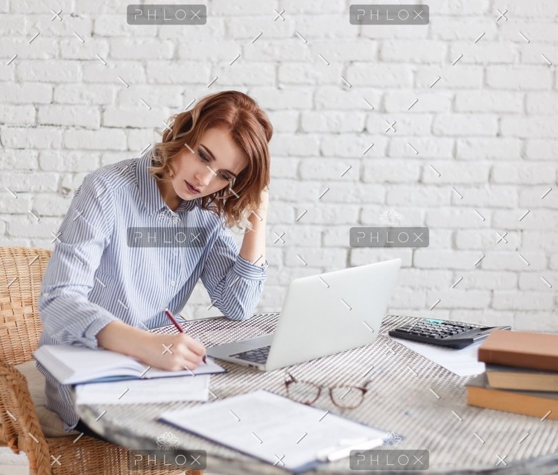 demo-attachment-472-woman-freelancer-female-hands-with-pen-writing-on-P369BAX1