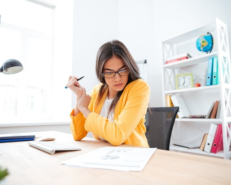 moteris raso straipsni